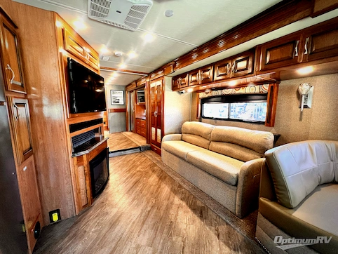 2018 Fleetwood Pace Arrow LXE 38K RV Photo 2