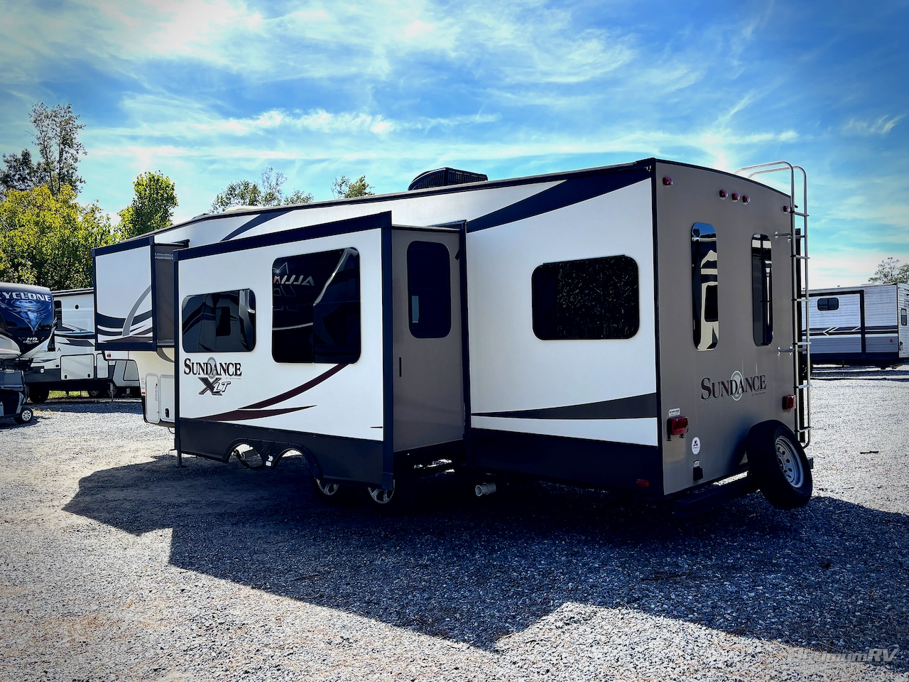 2016 Heartland Sundance XLT 298BH Photo 3