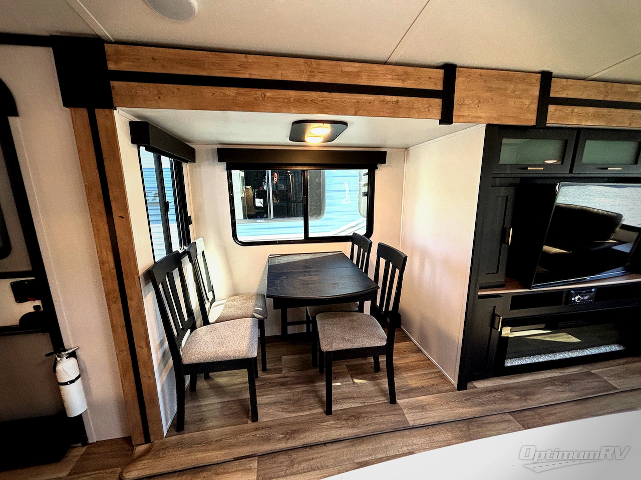 2022 Keystone Outback 330RL Photo 5