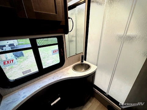 2023 Coachmen Leprechaun 298KB Ford 450 RV Photo 4