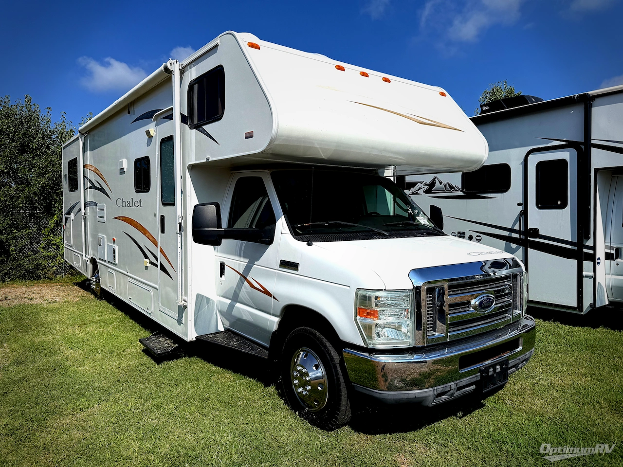 2011 Winnebago Chalet 31C Photo 1