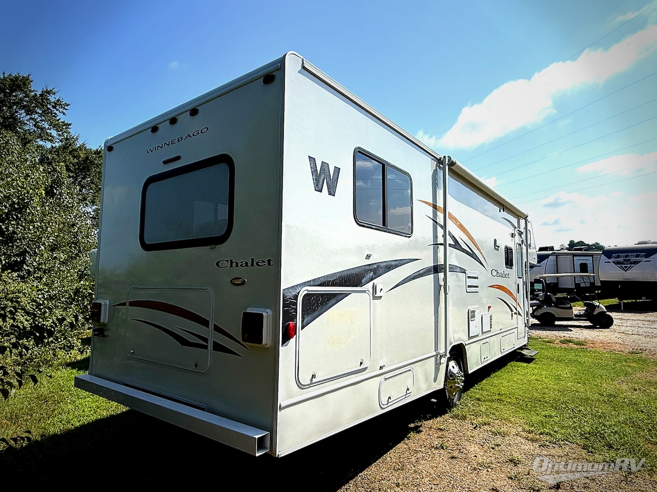 2011 Winnebago Chalet 31C Photo 2