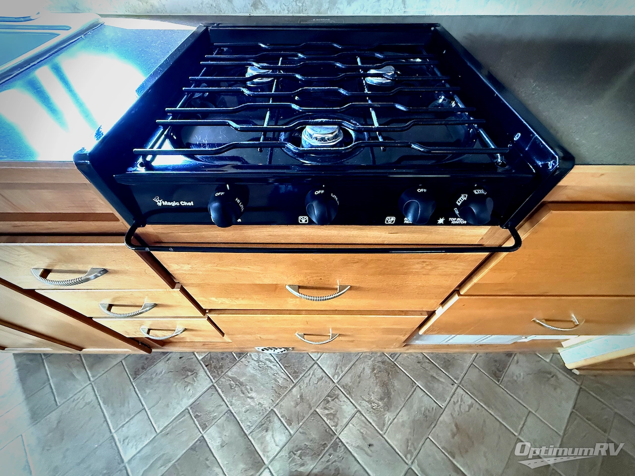 2011 Winnebago Chalet 31C Photo 9