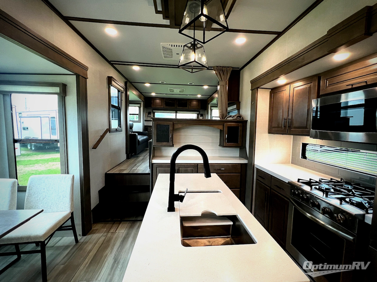 2023 Grand Design Solitude 376RD Photo 4