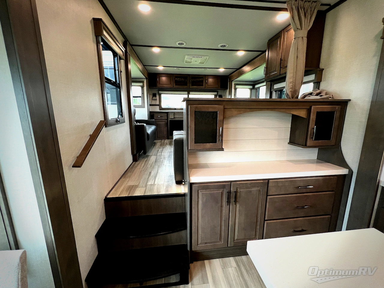 2023 Grand Design Solitude 376RD Photo 6