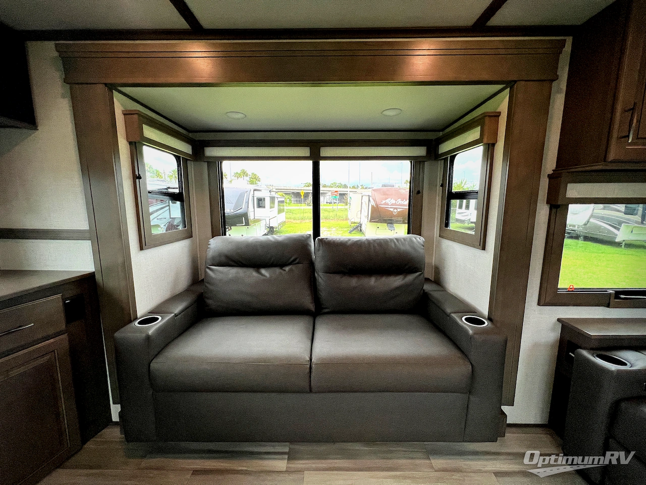 2023 Grand Design Solitude 376RD Photo 9