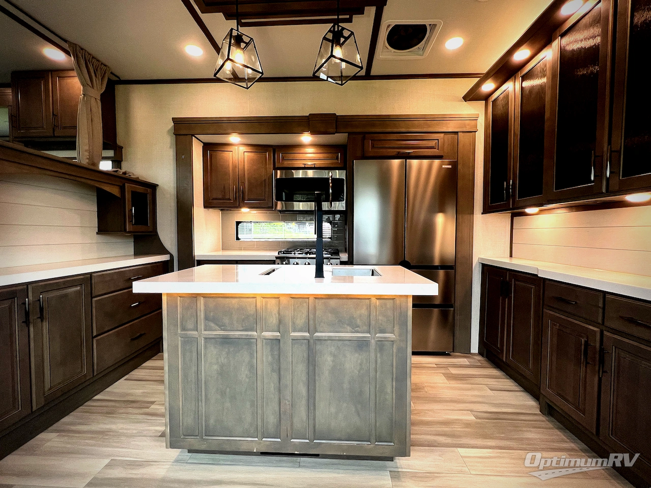 2023 Grand Design Solitude 376RD Photo 13