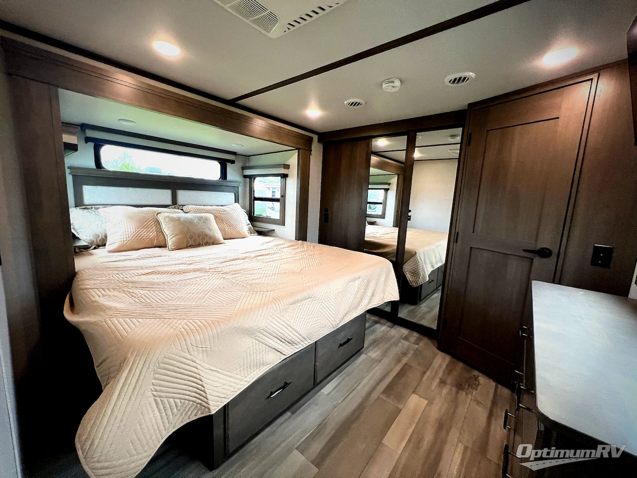 2023 Grand Design Solitude 376RD Photo 19