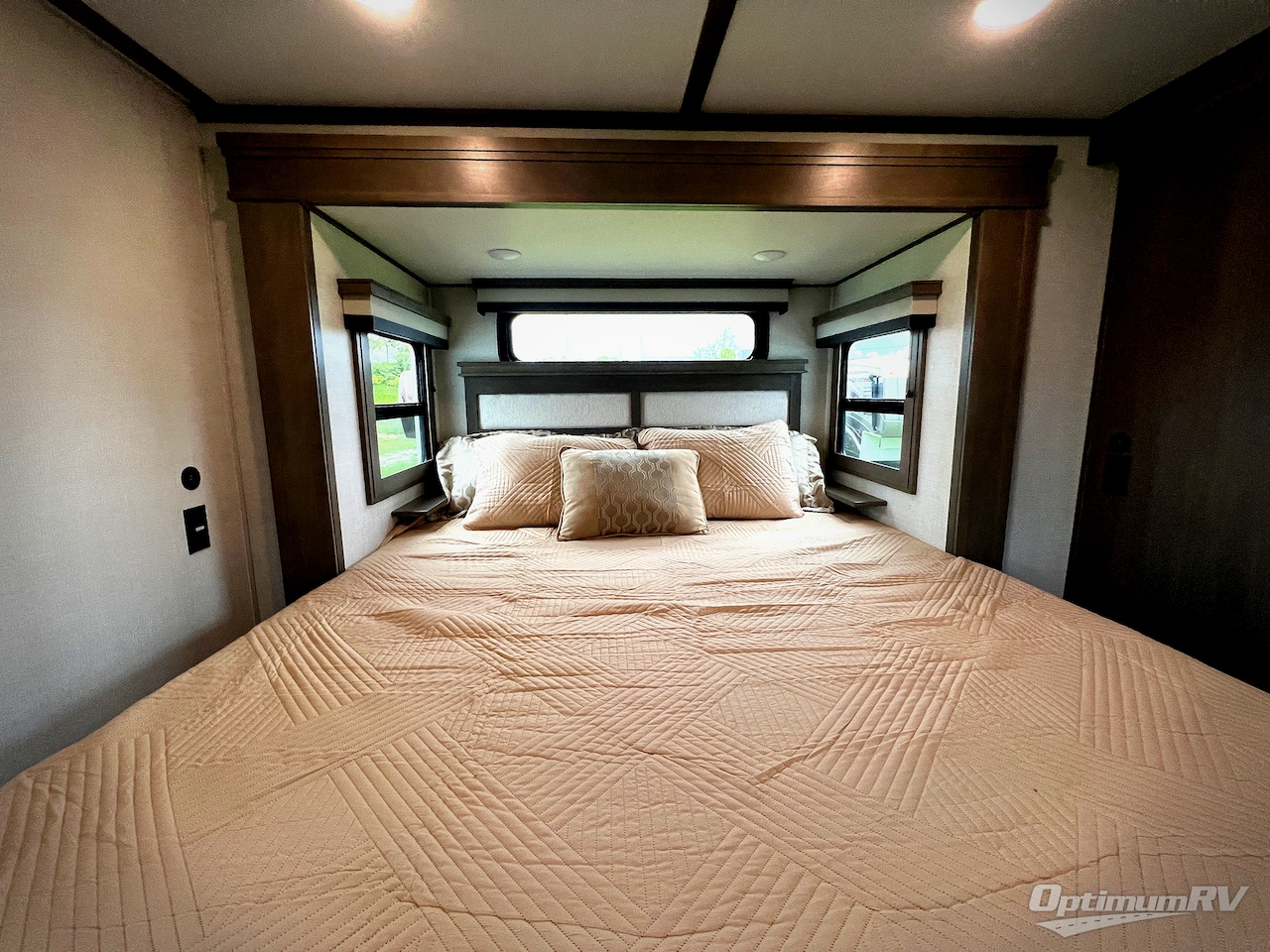 2023 Grand Design Solitude 376RD Photo 20