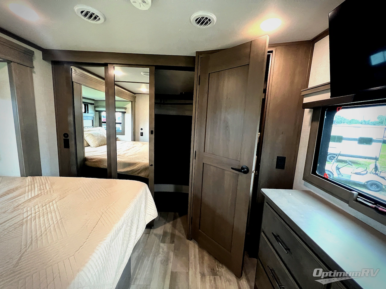 2023 Grand Design Solitude 376RD Photo 21