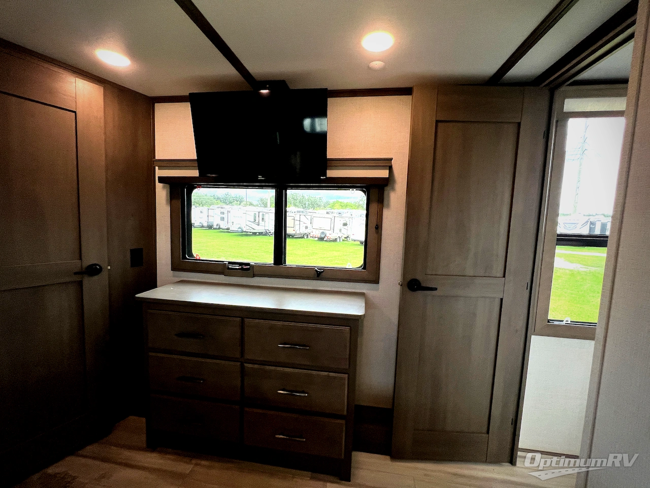 2023 Grand Design Solitude 376RD Photo 23