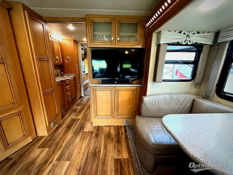 2018 Newmar Bay Star 3532 RV Photo 2