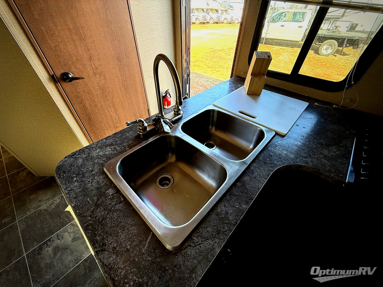 2014 Cruiser Fun Finder XTRA XT-330 Photo 15