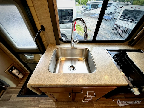 2019 Thor Quantum Sprinter KM24 RV Photo 4