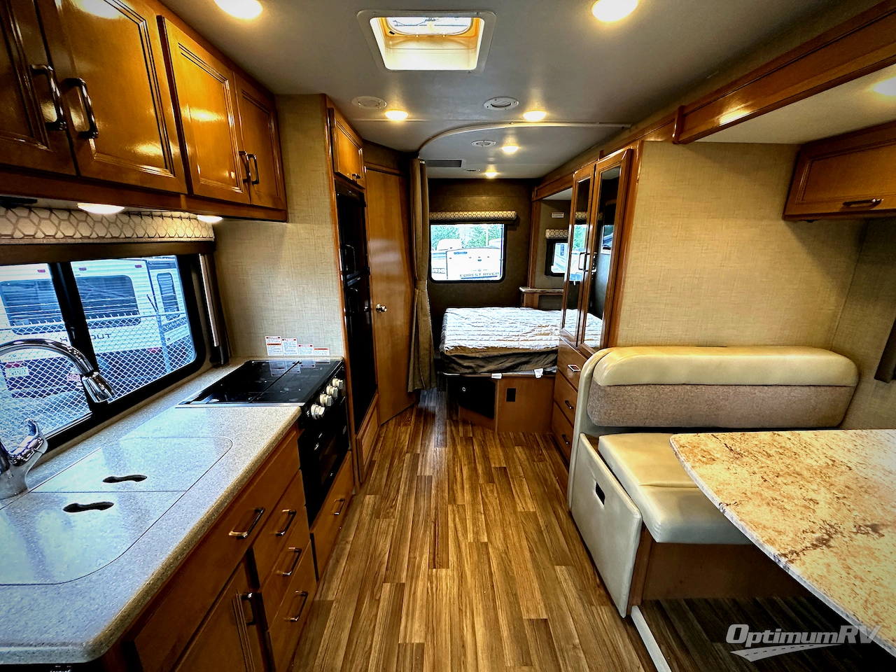 2019 Thor Quantum Sprinter KM24 Photo 6