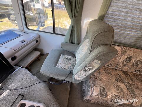 1999 Four Winds Hurricane 30Q RV Photo 4