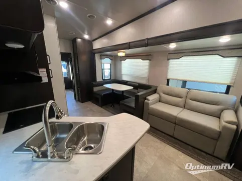 2019 Heartland ElkRidge Focus 327BH RV Photo 2