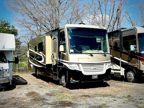 Used 2017 Newmar Bay Star 3518 Featured Photo