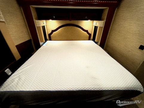 2018 Newmar Bay Star 3518 RV Photo 4