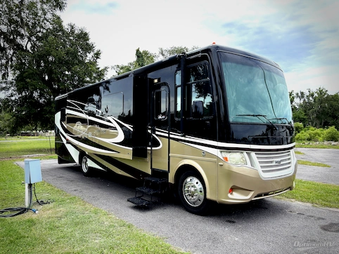 Used 2018 Newmar Bay Star 3518 Featured Photo