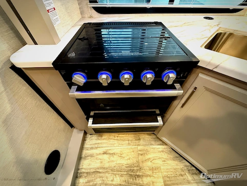 2024 Thor Chateau 28Z RV Photo 3