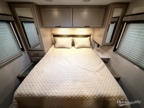 2024 Thor Chateau 28Z RV Photo 4