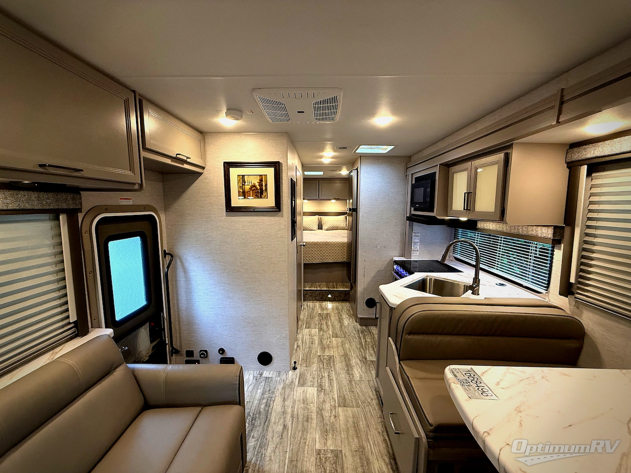 2024 Thor Chateau 28Z Photo 3