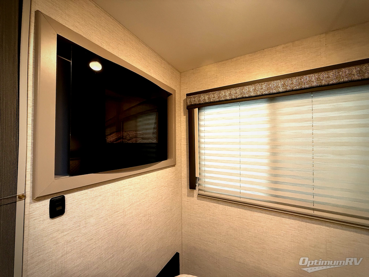 2024 Thor Chateau 28Z Photo 14
