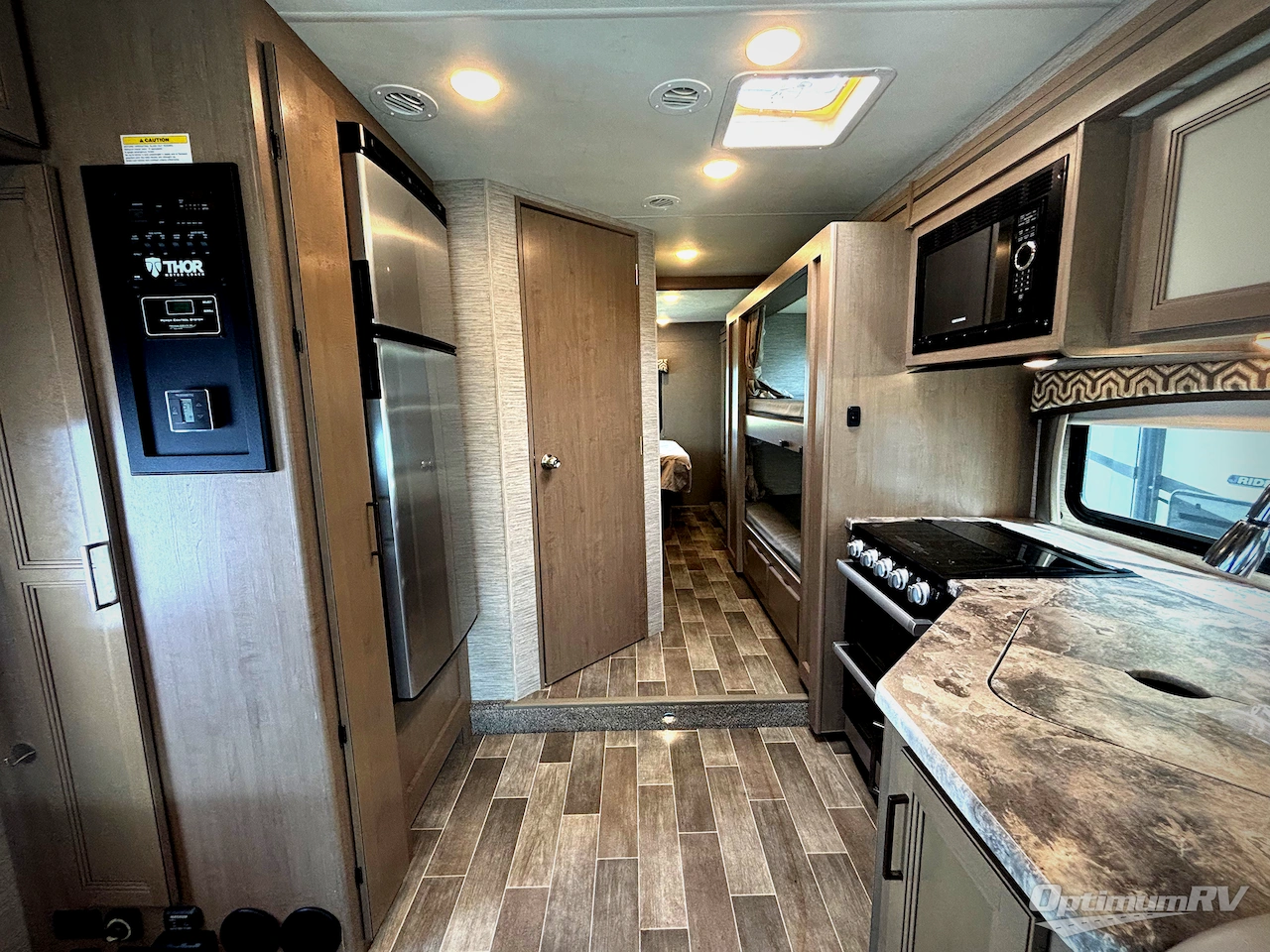 2021 Thor Chateau 31EV Photo 11