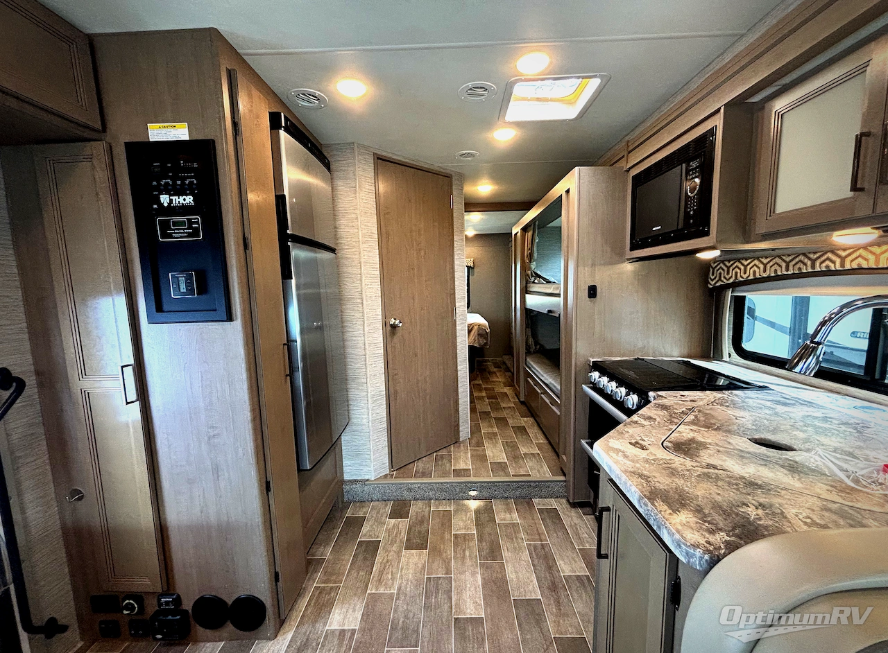 2021 Thor Chateau 31EV Photo 12