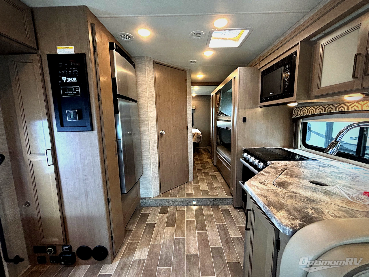 2021 Thor Chateau 31EV Photo 13