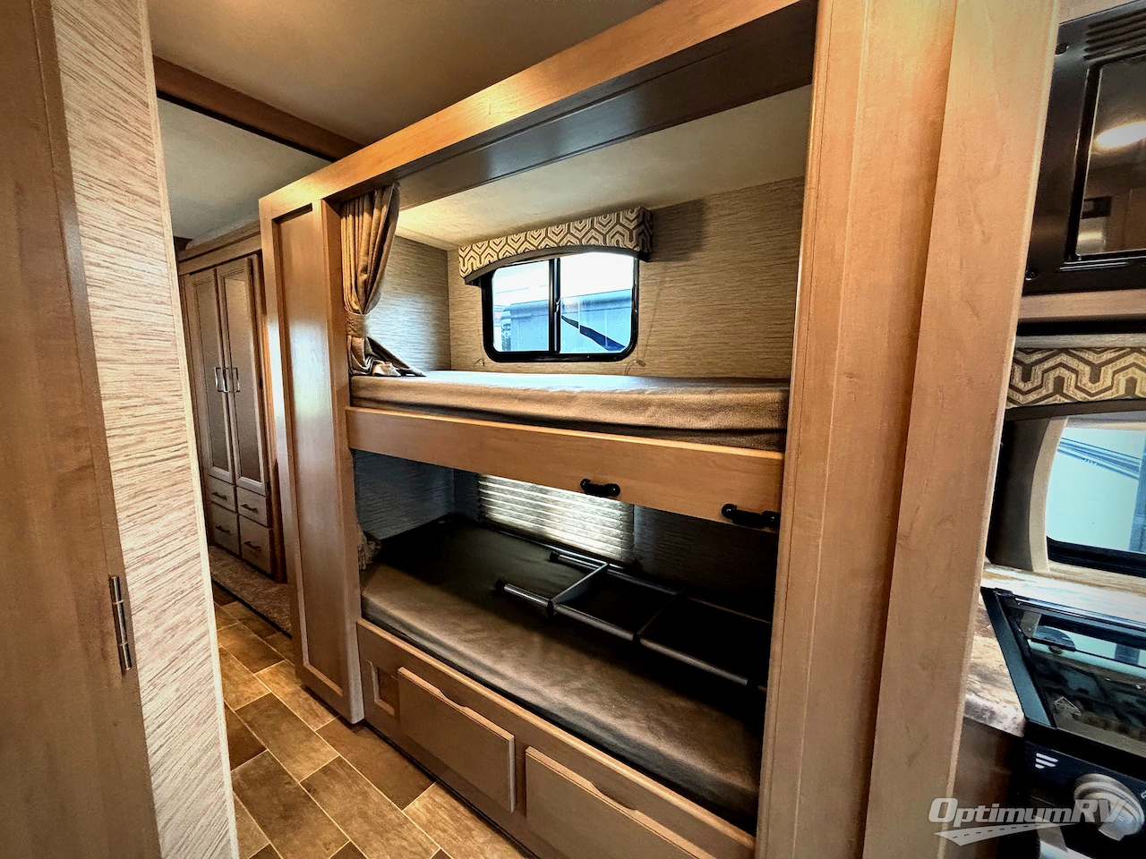 2021 Thor Chateau 31EV Photo 15