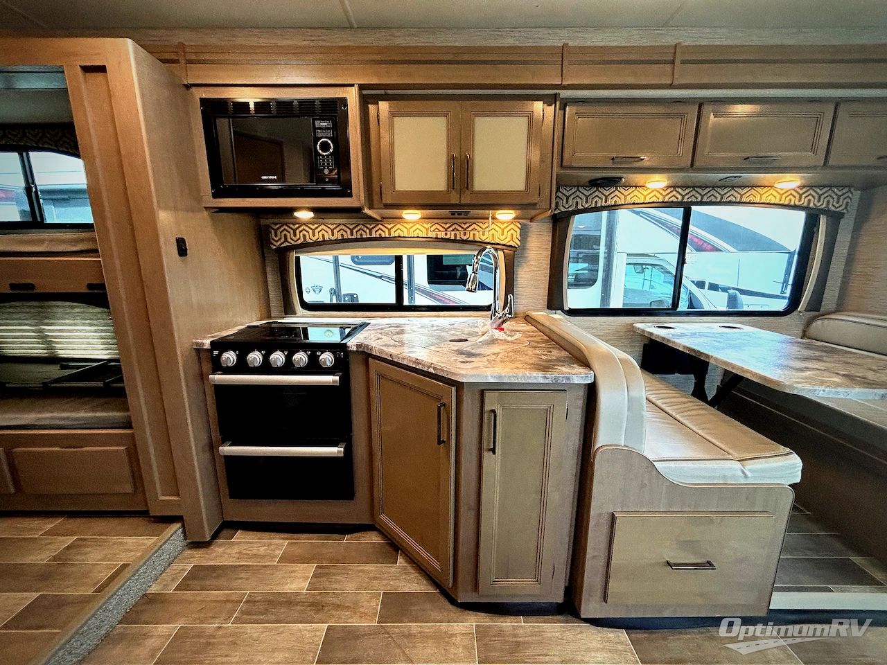 2021 Thor Chateau 31EV Photo 40