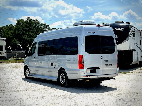 2020 Pleasure-Way Plateau FL RV Photo 3