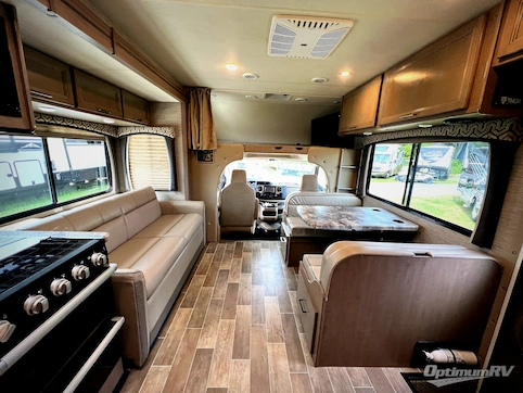 2021 Thor Chateau 27R RV Photo 2