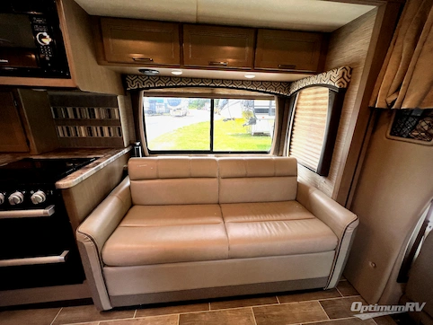 2021 Thor Chateau 27R RV Photo 3