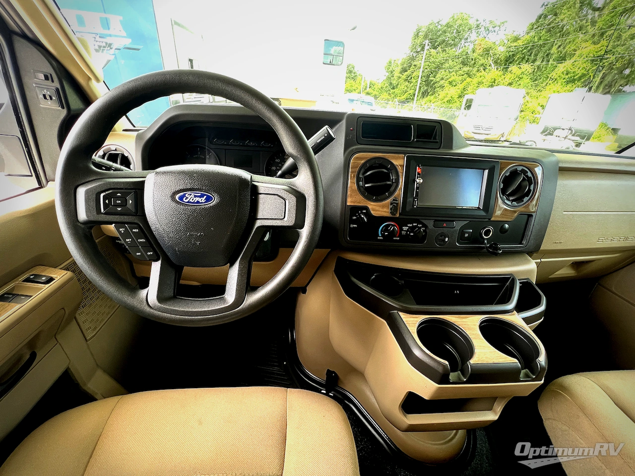 2021 Thor Chateau 27R Photo 7