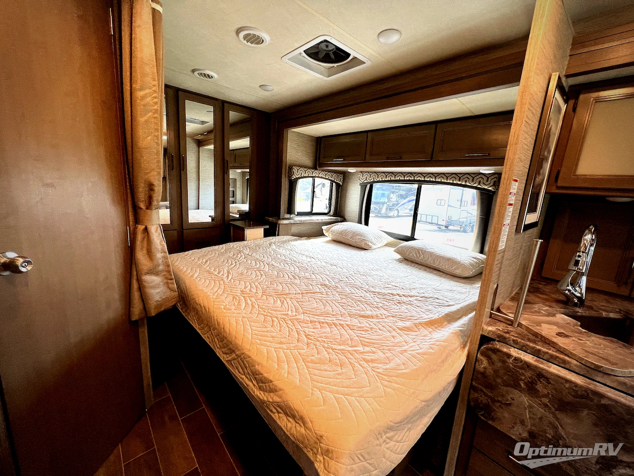 2021 Thor Chateau 27R Photo 15