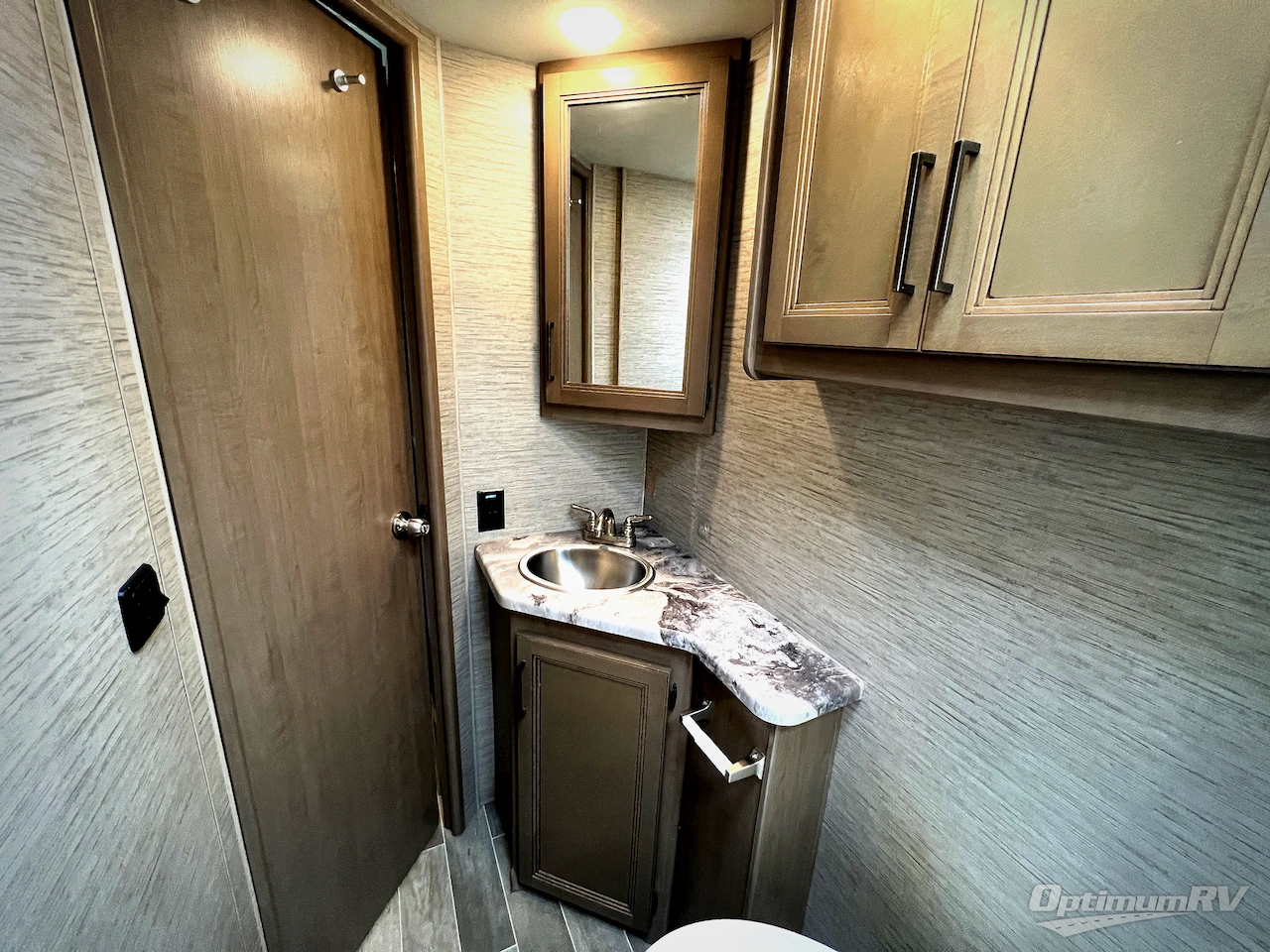 2021 Thor Chateau 27R Photo 17