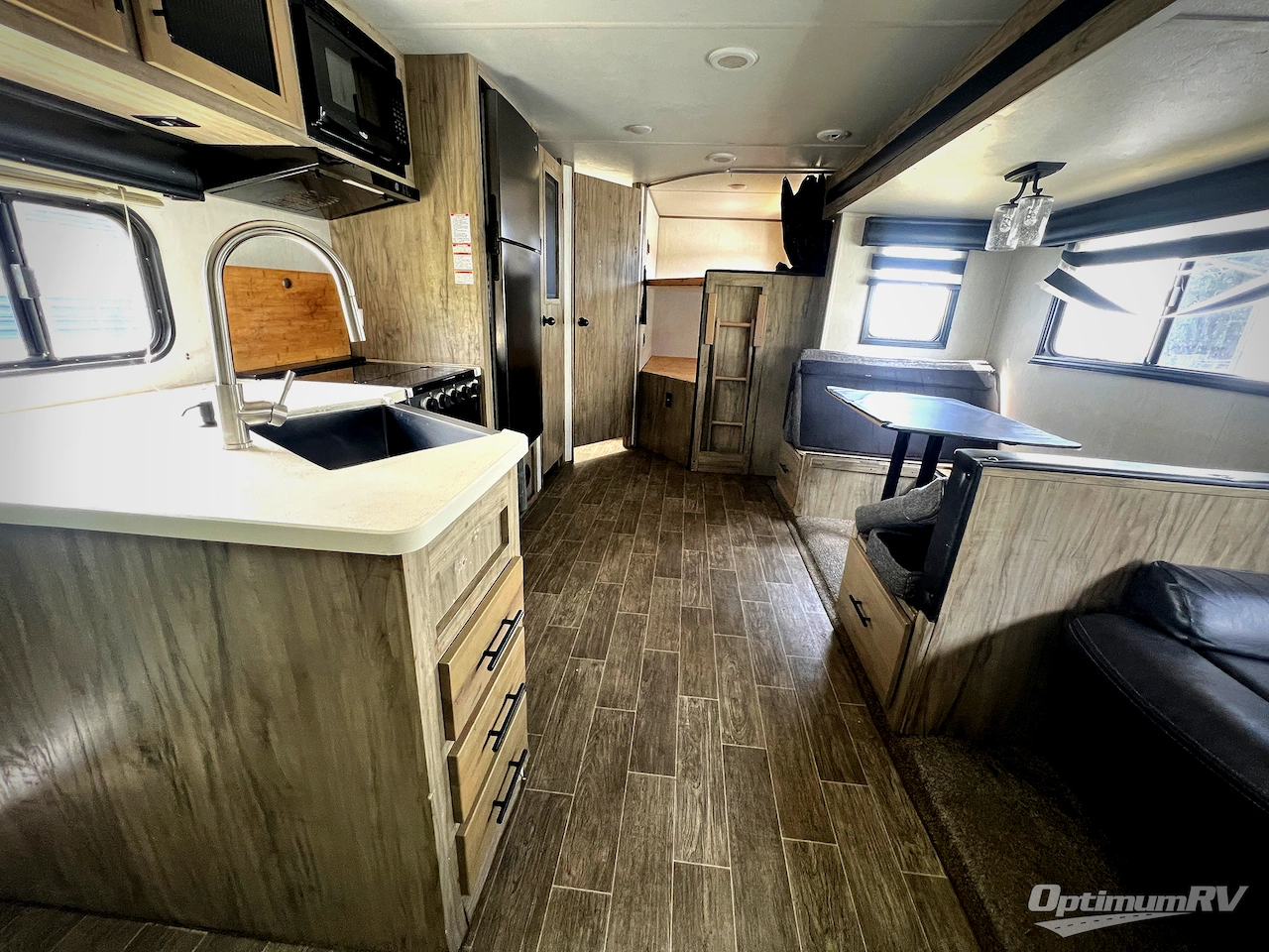 2021 Forest River Cherokee Alpha Wolf 26DBH-L Photo 16