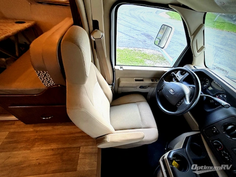 2017 Thor FREEDOM ELITE 29FE RV Photo 2