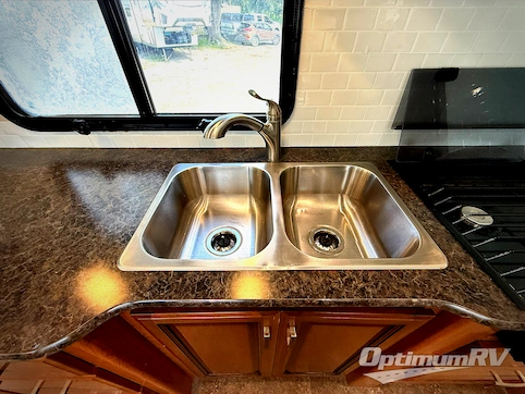 2018 Holiday Rambler Admiral XE 31A RV Photo 3