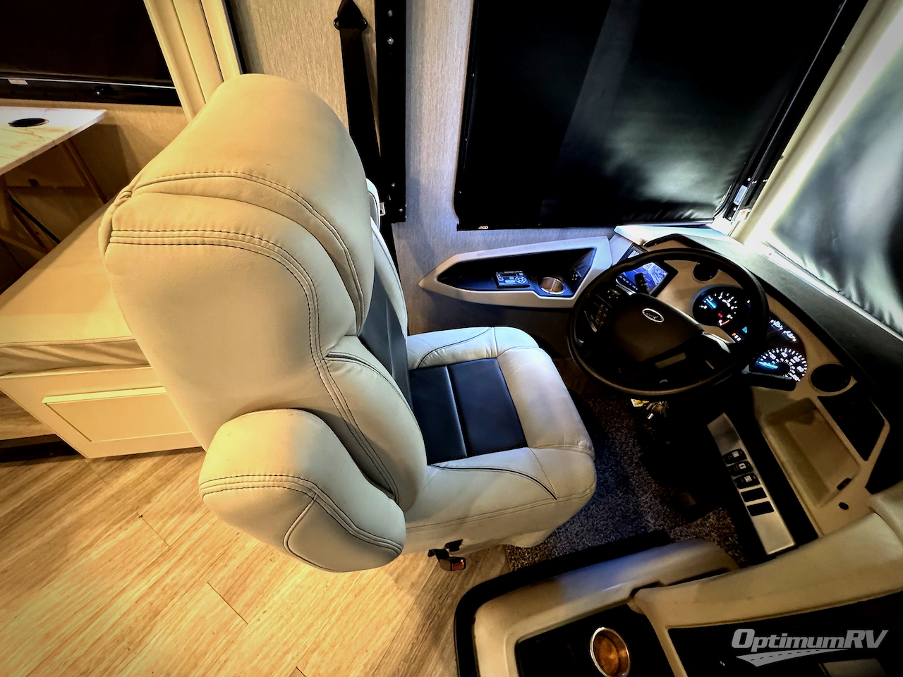 2023 Holiday Rambler Invicta 34MB Photo 5