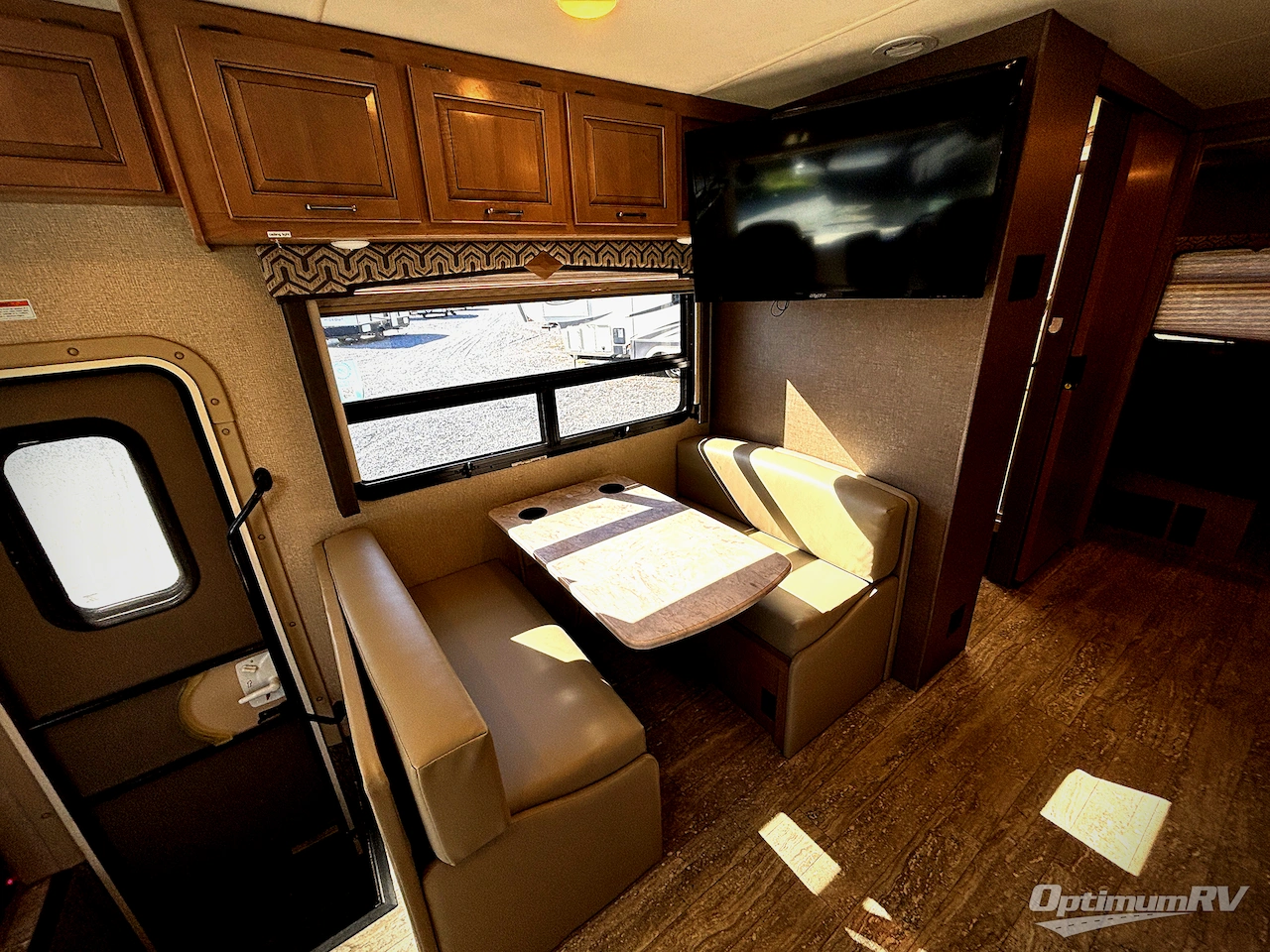 2019 Thor Hurricane 29M Photo 8