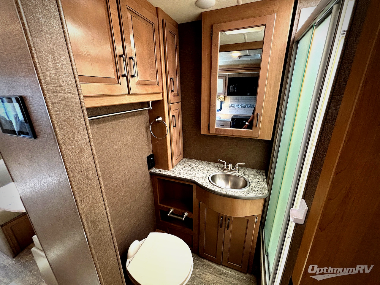 2019 Thor Hurricane 29M Photo 13