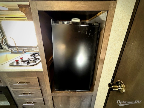 2021 Dutchmen Coleman Lantern LT Series 17FQ RV Photo 4