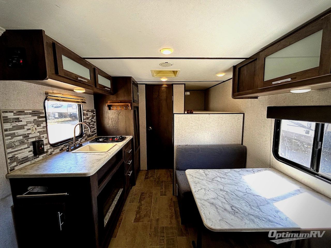 2021 Dutchmen Coleman Lantern LT Series 17FQ Photo 4