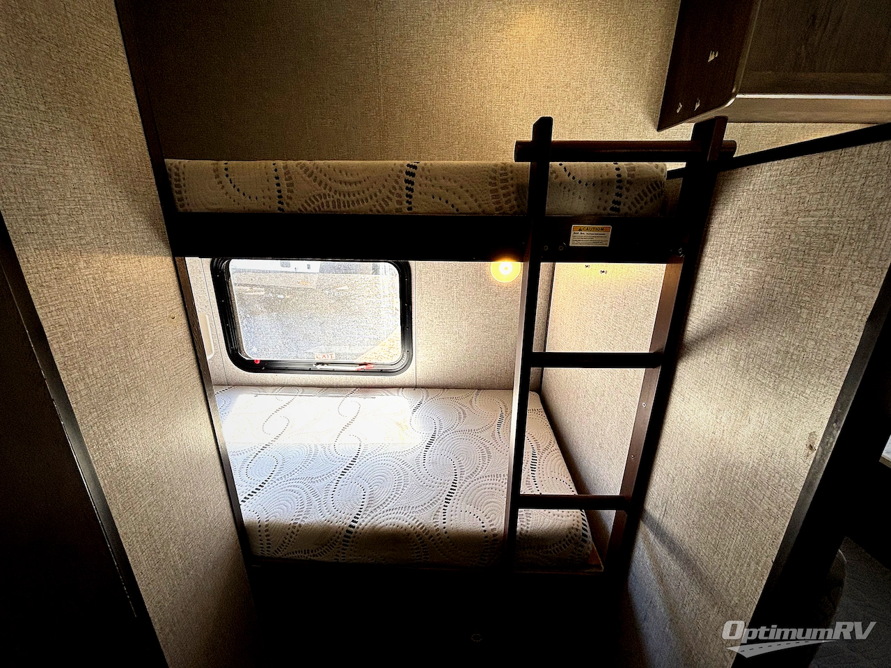 2021 Dutchmen Coleman Lantern LT Series 17FQ Photo 8