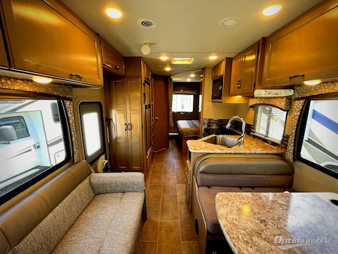 2018 Thor Chateau 26B RV Photo 2