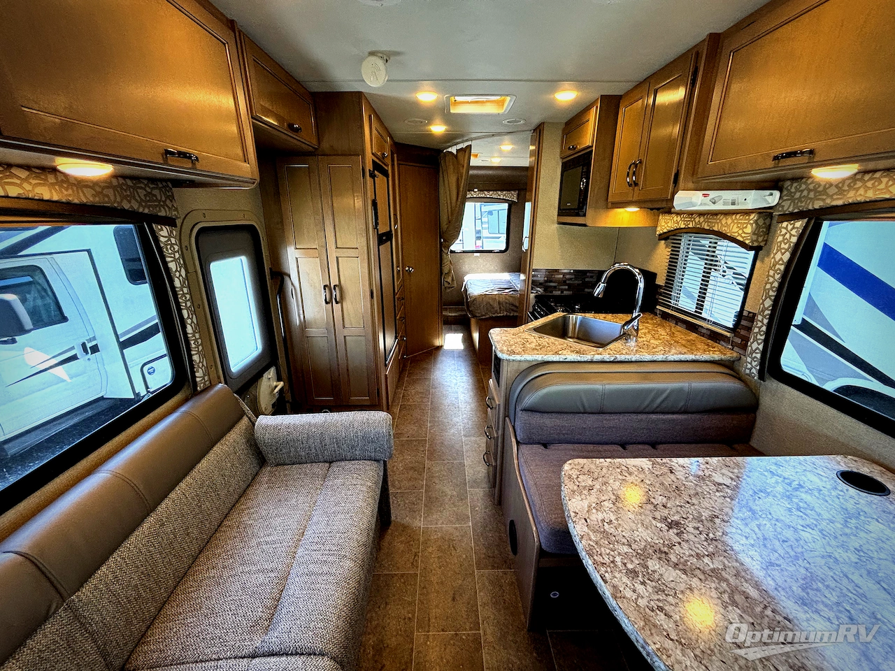 2018 Thor Chateau 26B Photo 4